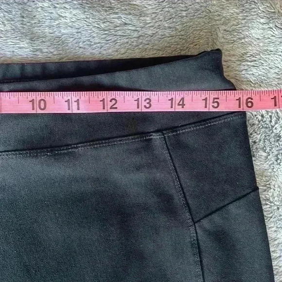 LL Bean Capri Leggings in Black Size Small EUC - Picture 5 of 8